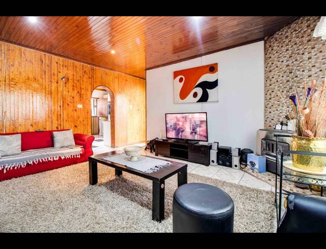 4 BEDROOM HOUSE FOR SALE IN RIVERLEA